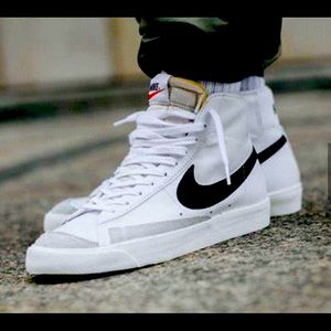 NIKE Blazer Mid 77 VNTG Sneakers, Wht/Blk, Mens size 14
